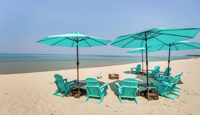 Private Beachfront Lake Michigan Rental w/Kayaks