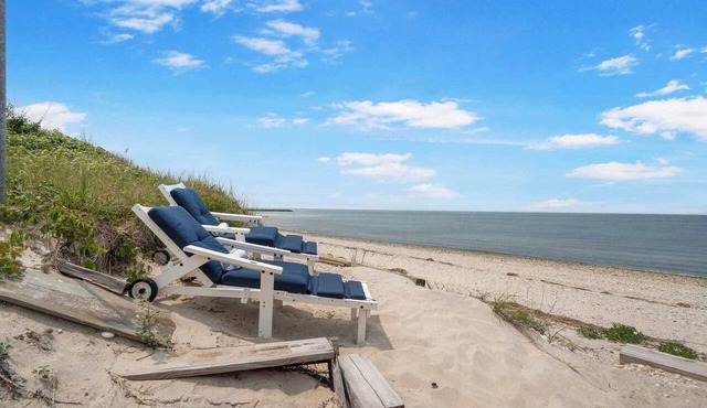 Private Beachfront Cottage, Secluded and Romantic