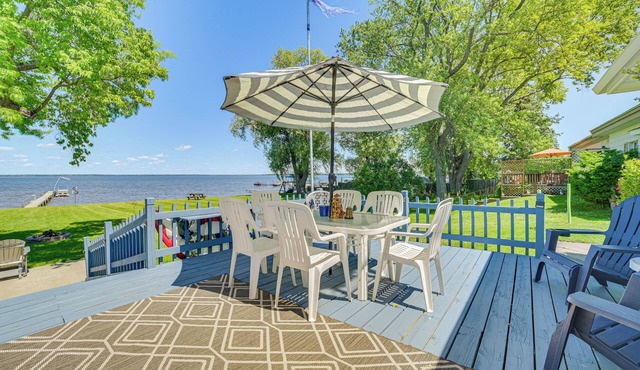 Private Dock, Fire Pit & Houghton Lake Views!