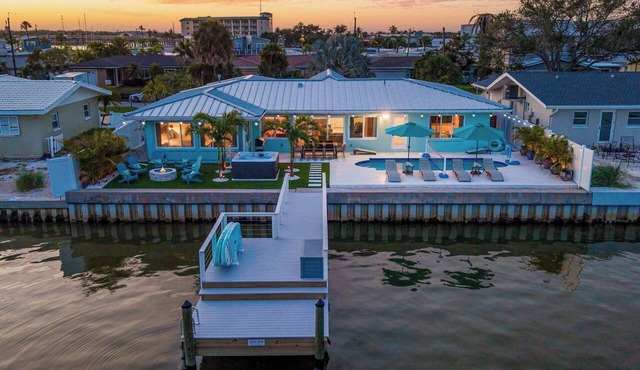 Private Dock Pool Hot Tub Puttputt Games