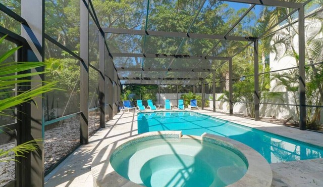Private Heated Pool & Hot Tub Near St. Armands Close to the Beach