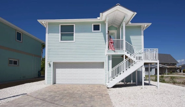 Private Home with a Tropical Yard, Pool & Spa just steps to beach- on North end