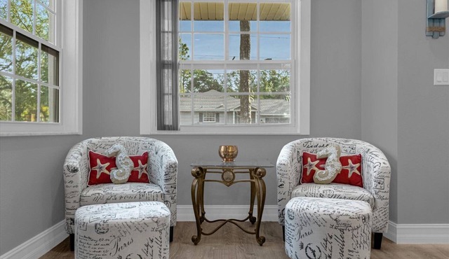 Private home with heated pool & hot tub close to beaches ,parks , and shopping