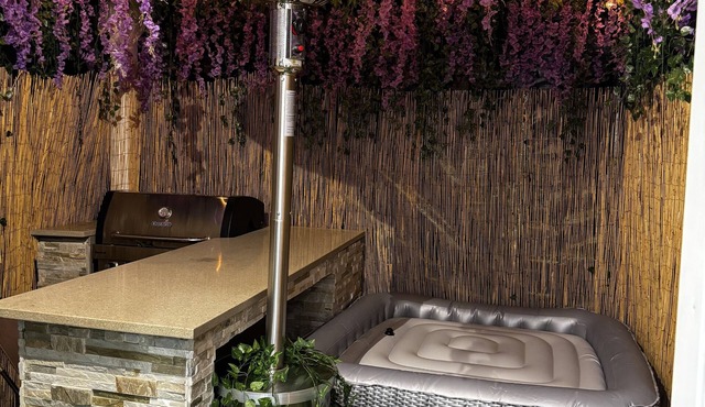 Private King size suite with hot tub & own bathroom