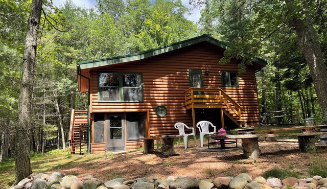 Private lakefront cabin-modern amenities-AC-kayaking, fishing, exploring nature in Hazelhurst