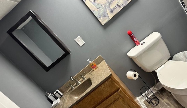 Private master bedroom apartment with WiFi, AC in charming Carbondale