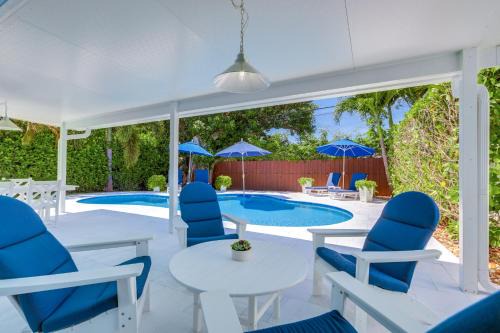Private Pool + Backyard: Villa in North Palm Beach