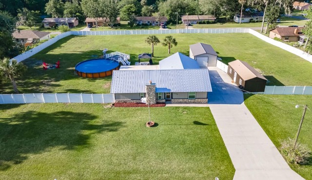 Private pool & game room - mins to Silver Springs