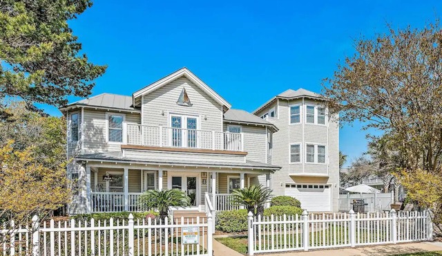 Private Pool+ Hot Tub -Golf Cart -Block to Beach -Beach Chair Service -GameRoom