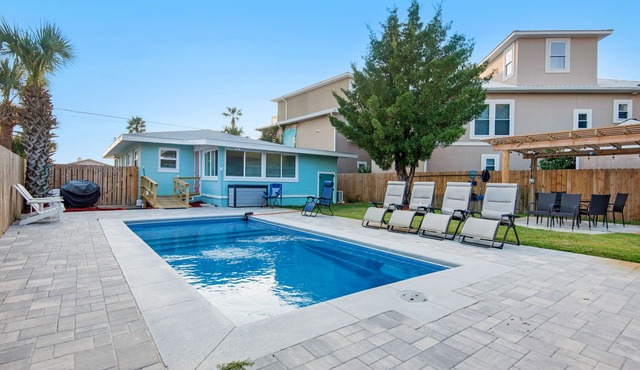 🦩Private Pool | Across from Beach | 4 Bikes | Emerald Flamingo🦩