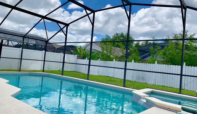 Private pool with privacy fence Free wifi 3 miles to Disney in Indian Creek