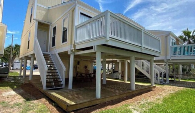 Private Resort Villa Beach Service & Golf Cart Included Boat & Trailer Friendly