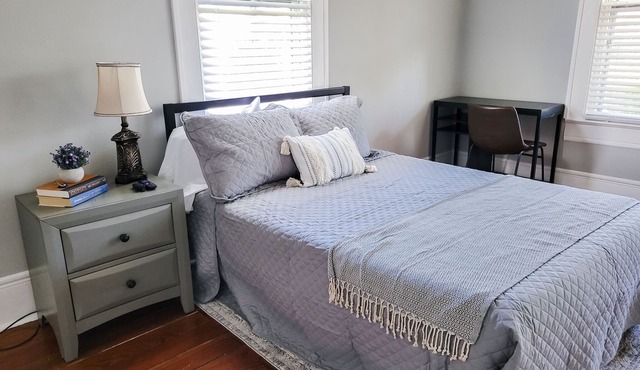 Private Room in The Cottage on 5th in Downtown Eastman