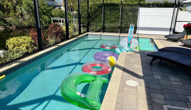 Private Waterfront Oasis Minutes to Barefoot Beach