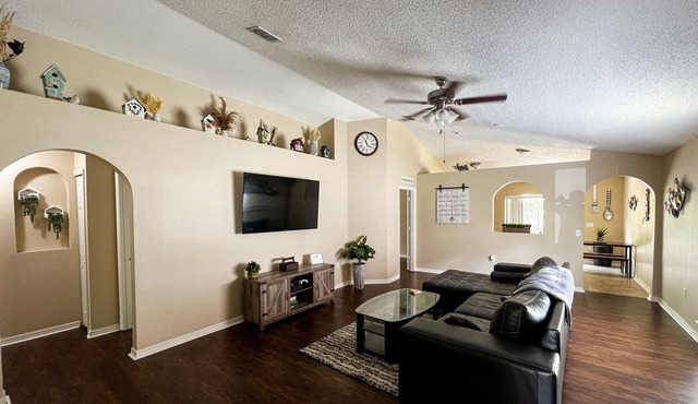 Quaint and Cozy Family Home in Wesley Chapel **Sanitized!**