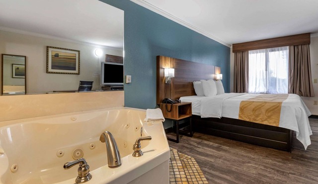 Quality Inn & Suites Ft. Jackson Maingate