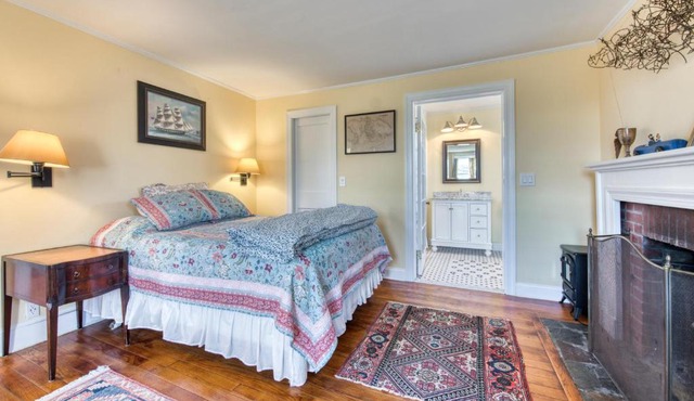 queeen room