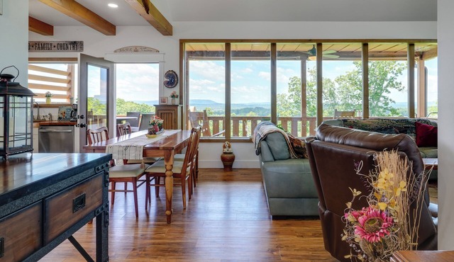 Quiet Chattanooga Home w/Deck + Mountain Views!