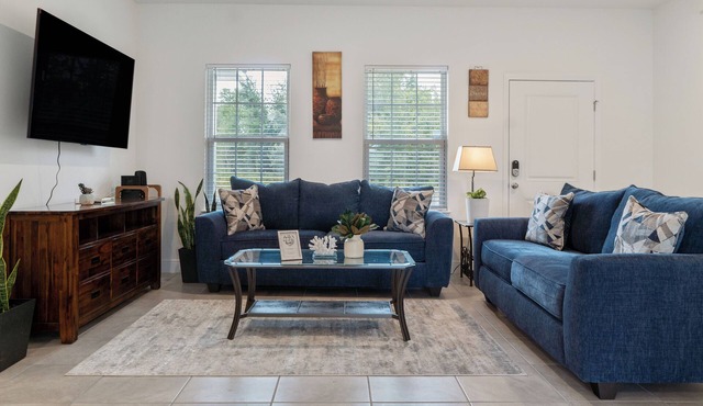 Quiet Retreat Near WEC - Sleeps 6 Fast Wi-Fi