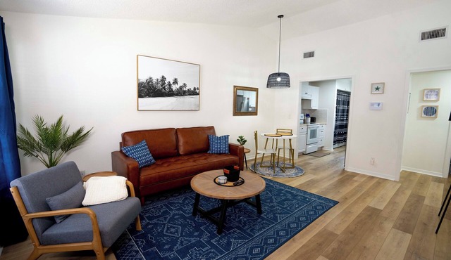 Quiet Tarpon Springs Unit Close to All the City has to offer!