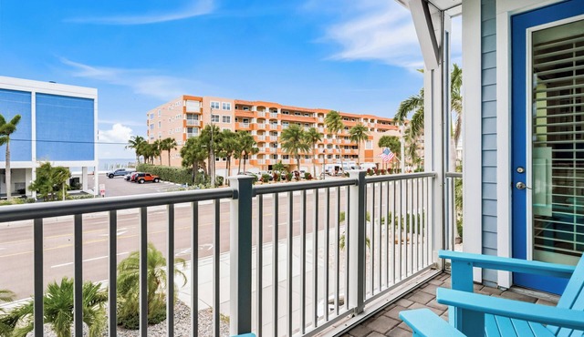 RBV #315 🐬Huge Townhome- across the street from beach!🩱