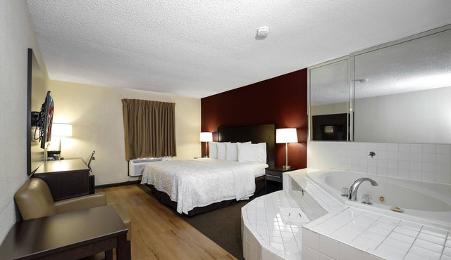 Red Roof Inn PLUS+ & Suites Opelika