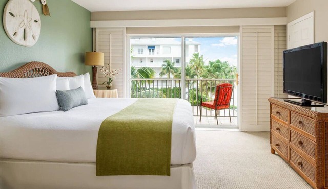 Refined Island Escape, Olde Marco Inn Deluxe 2BR Suite w/Porch