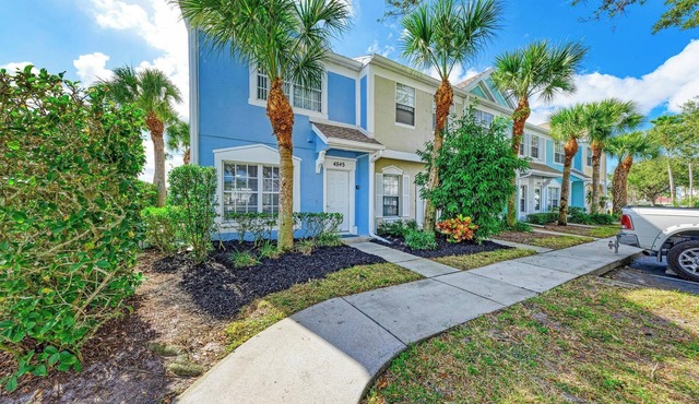 Relax in Style at This Stunning Fully Updated Townhome