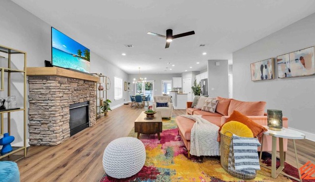 Relax & Unwind - Spacious & Colorful 3BR House in Wright