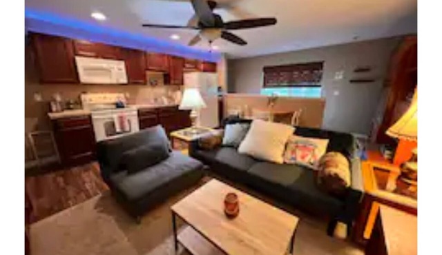 Relaxing 1-Bedroom Farm Retreat. Pets welcome!