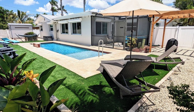 Relaxing Family 3BR Home w/Pool near Downtown Ft Myers & Edison