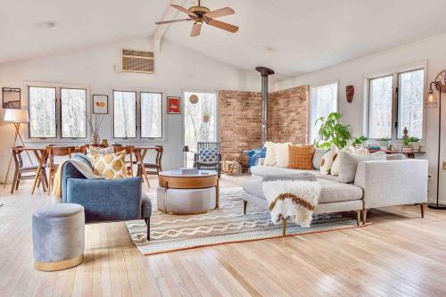 Relaxing Hudson Valley Getaway- 4BR Sauna 15 acres