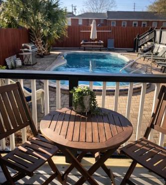 Relaxing Poolside Condo