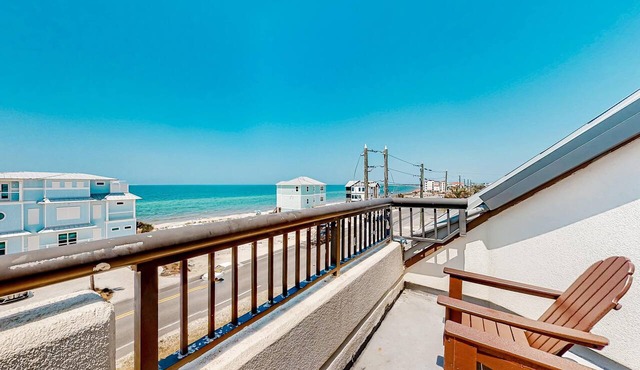 Renovated oceanfront condo with lanai, pool, hot tub & view - snowbird-friendly