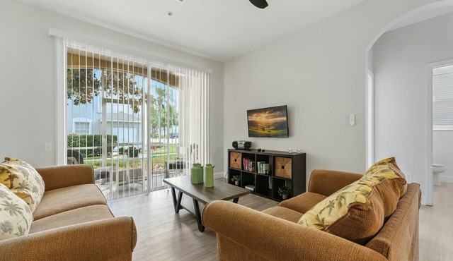 Resort Condo 3BR - Pool, Balcony, Near Disney