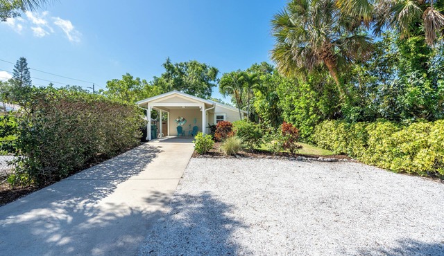 Rita Retreat - Beautiful 2/2 with private pool