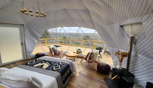 RIVER VIEW Cliff Dome Glamping @ White River, minutes to fishing, hikes! in Cotter