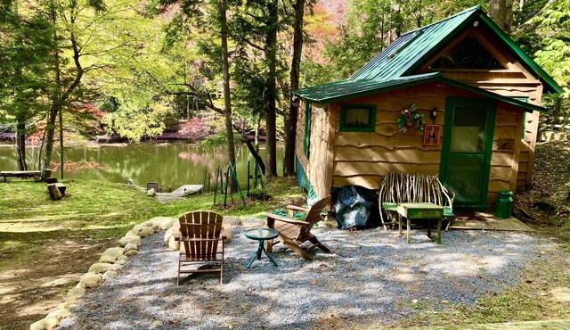 Riverfront Cabin for Two, Perfect Getaway! Summer- Weekly only Sat. to Sat. in Old Forge
