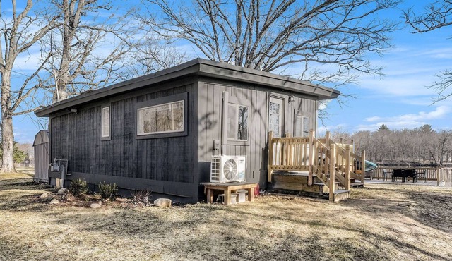 River’s Edge Retreat Cozy Waterfront Getaway - Waterfront for your city stay!