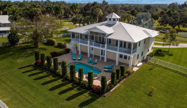 Riverview Paradise, Sleeps 18, River, Pool/Spa, kayaks