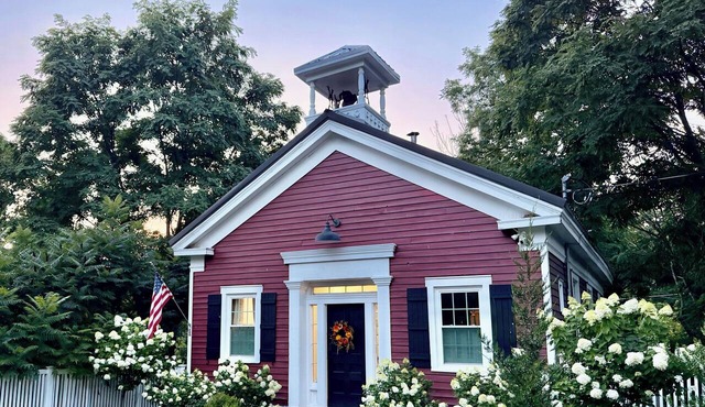 Romantic 1840s Schoolhouse > Private Hot Tub > 1 Hr to Saratoga