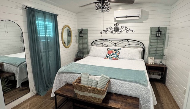 Romantic Escape on Peaceful Mini Farm