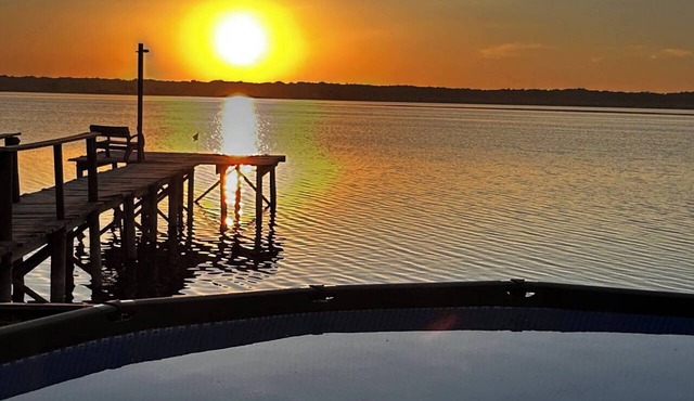 Romantic retreat/best fishing in central Fl. Close to springs and the villages