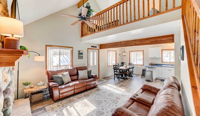 Roscommon Retreat w/Deck ~ 1 Mile to Higgins Lake