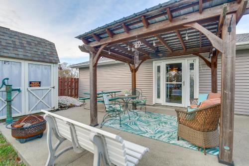 Route 66 Gem! Charming Litchfield Home w/Yard in Litchfield