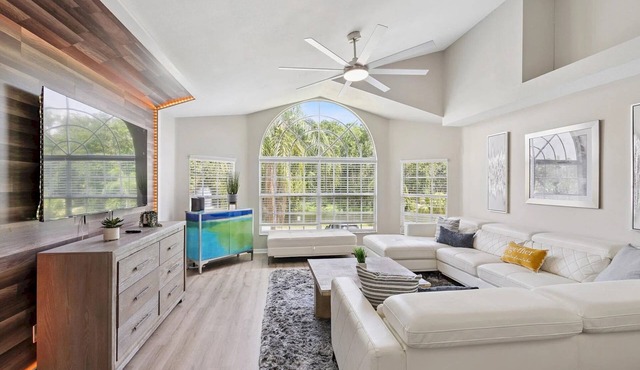 Royal Palm - Three Bedroom Apartment, Sleeps 11