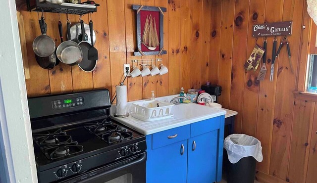 Rustic Cabin #7 on Private Lake