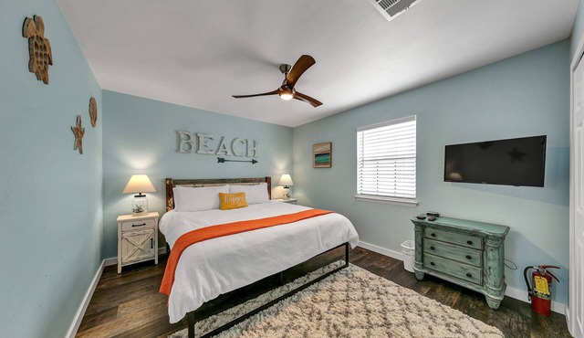 Rustic-Chic 1Bd Condo by the Beach. Fast Wi-Fi + Washer/Dryer