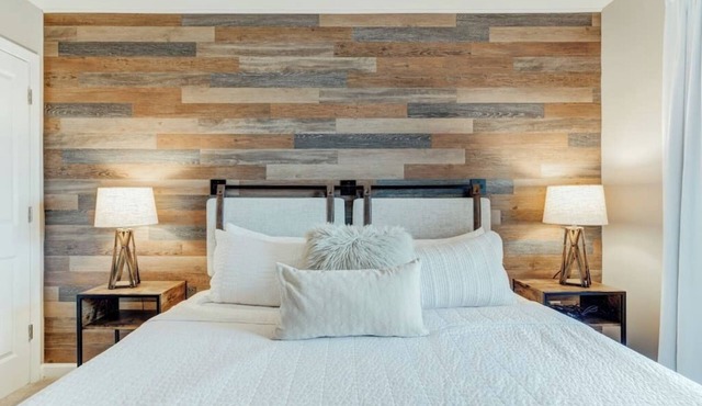 Rustic Chic Stays - Walk to Mountain Creek Resort - Waterpark OPEN DAILY!