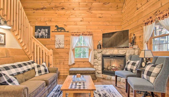 Rustic Rothbury Cabin w/Resort Amenity Access!